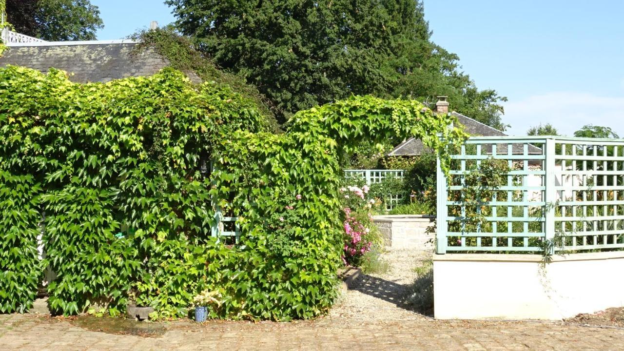 Appartamento Le Glycine A Manoir Sainte Cecile Juvigny-Val-d'Andaine Esterno foto